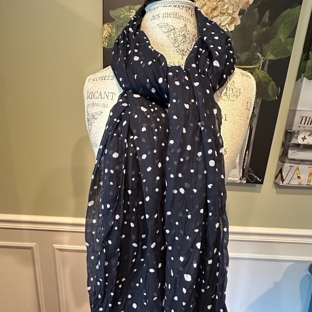 CRINKLE FASHION SCARF:PRE-OWNED NAVY W/RANDOM WHITE SPOTS